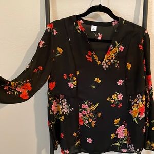 Medium boho floral chiffon-style shirt perfect for the professional bohemian 🥰